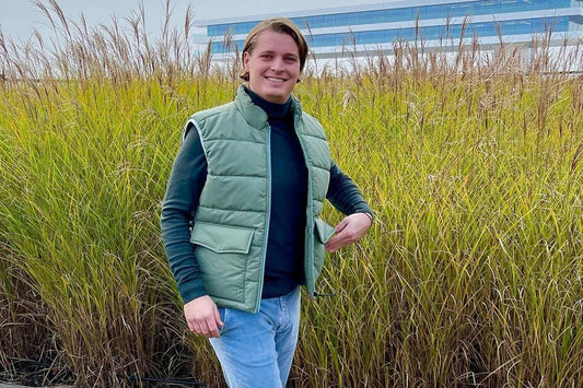 Student Amaury (22) lanceert eigen donsjassen: “Gemaakt van gerecycleerde petflessen”